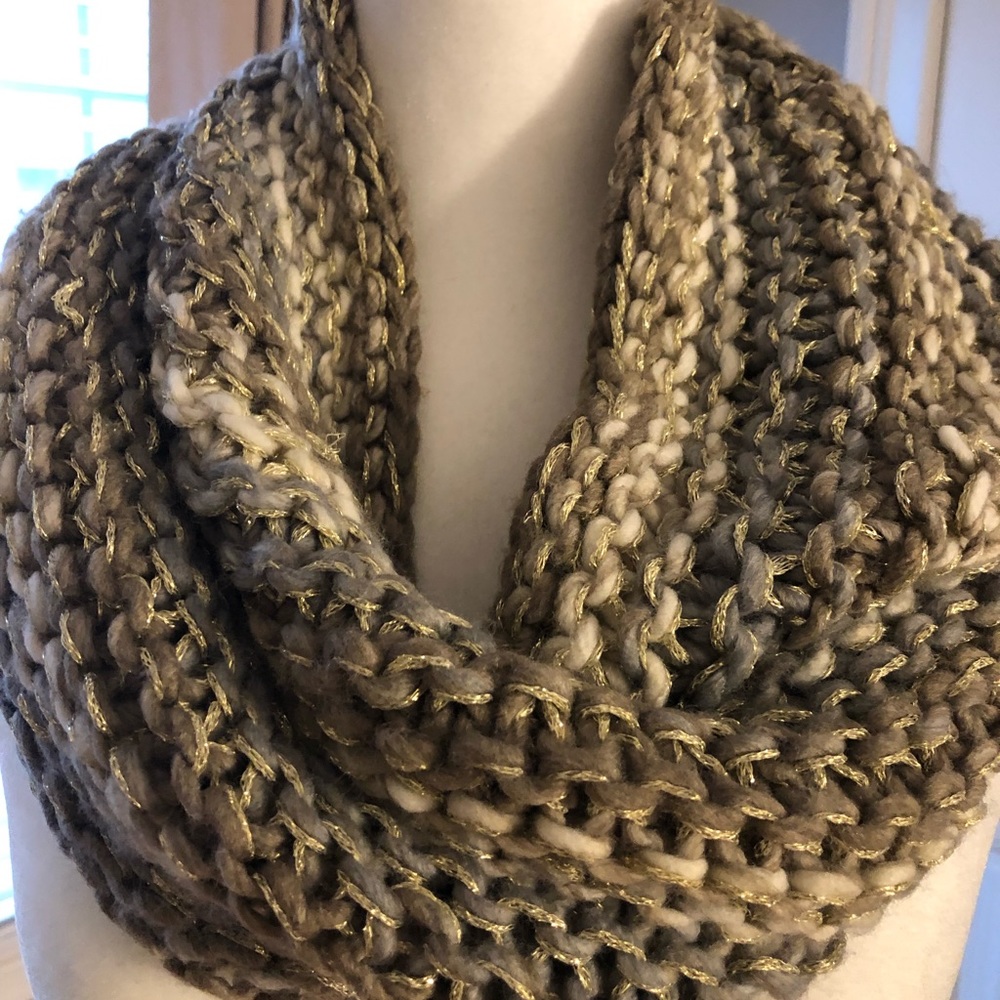 Steve Madden Knit Infinity Scarf. NWOT